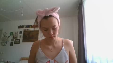 Snapshot of glitter_doll chatting on 02/25/25, 08:58 glitter_doll online show from 02/25/25, 08:58