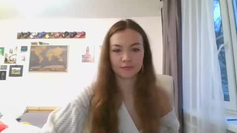 Snapshot of glitter_doll chatting on 03/01/25, 02:44 glitter_doll online show from 03/01/25, 02:44