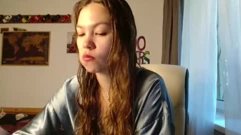 Snapshot of glitter_doll chatting on 09/11/25, 08:36 glitter_doll online show from 09/11/25, 08:36