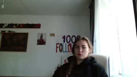 Snapshot of glitter_doll chatting on 09/16/25, 08:15 glitter_doll online show from 09/16/25, 08:15