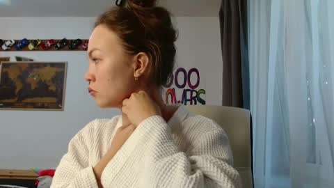 Snapshot of glitter_doll chatting on 09/26/25, 11:03 glitter_doll online show from 09/26/25, 11:03