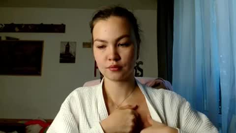 Snapshot of glitter_doll chatting on 09/30/25, 10:09 glitter_doll online show from 09/30/25, 10:09