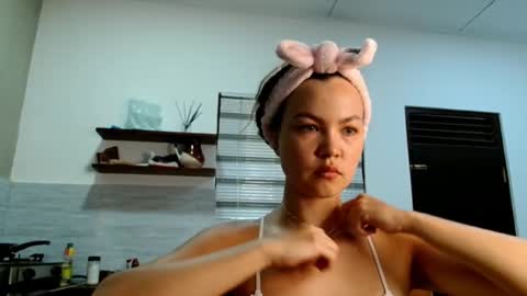 Snapshot of glitter_doll chatting on 10/14/25, 07:53 glitter_doll online show from 10/14/25, 07:53