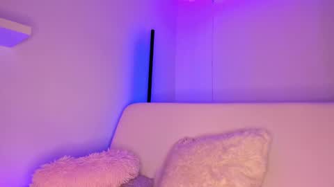 Mimi online show from 12/16/24, 09:31