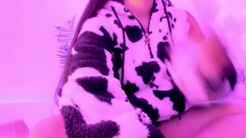 Mimi online show from 10/11/25, 04:49