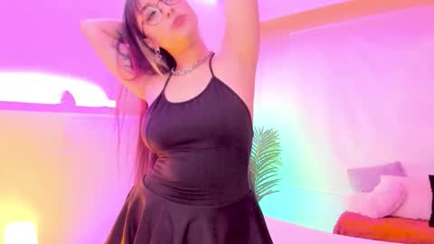 Mimi online show from 11/15/25, 07:21