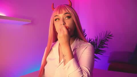 Snapshot of gloomydoll chatting on 01/13/26, 08:03 Mimi online show from 01/13/26, 08:03