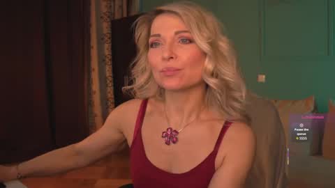 Snapshot of gloria_lovely chatting on 04/24/26, 11:12 Gloria online show from 04/24/26, 11:12