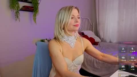 Snapshot of gloria_lovely chatting on 04/28/26, 11:15 Gloria online show from 04/28/26, 11:15