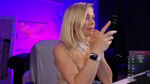 Snapshot of gloria_lovely chatting on 06/02/26, 11:12 Gloria online show from 06/02/26, 11:12