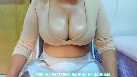 Snapshot of gloria_mature1 chatting on 04/22/26, 10:00 GLORIA INDEPENDENT MODEL online show from 04/22/26, 10:00