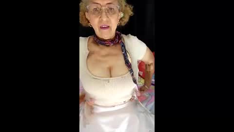Snapshot of gloria_mature1 chatting on 04/28/26, 08:25 GLORIA INDEPENDENT MODEL online show from 04/28/26, 08:25