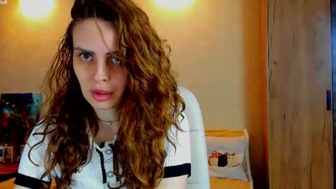 Snapshot of gloria_wood chatting on 06/09/26, 07:14 Gloria Wood online show from 06/09/26, 07:14