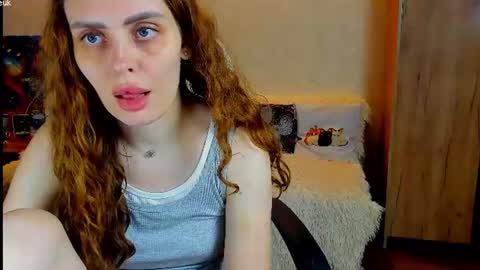 Snapshot of gloria_wood chatting on 07/04/26, 08:26 Gloria Wood online show from 07/04/26, 08:26