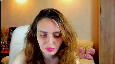 Snapshot of gloria_wood chatting on 07/18/26, 09:18 Gloria Wood online show from 07/18/26, 09:18