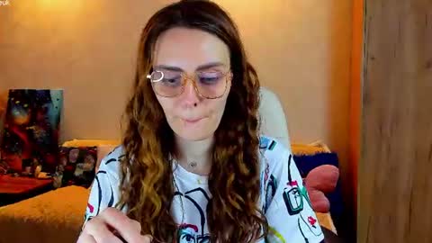 Snapshot of gloria_wood chatting on 08/01/26, 07:35 Gloria Wood online show from 08/01/26, 07:35