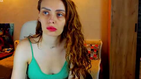 Snapshot of gloria_wood chatting on 08/08/26, 07:27 Gloria Wood online show from 08/08/26, 07:27