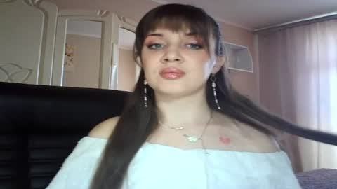 Snapshot of gloriashine chatting on 03/12/25, 07:13 gloriashine online show from 03/12/25, 07:13