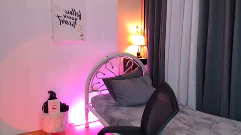 Snapshot of gloriousslutshay chatting on 11/03/25, 03:02 shy online show from 11/03/25, 03:02