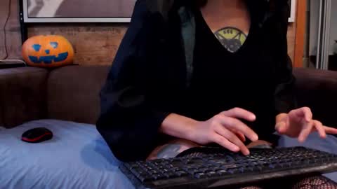 Snapshot of gloryloli chatting on 10/23/25, 09:41 Tanya online show from 10/23/25, 09:41