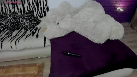 Mia online show from 05/15/26, 05:31