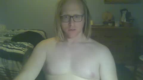 Snapshot of gnger31foru chatting on 12/04/24, 01:36 Steven Meadow online show from 12/04/24, 01:36