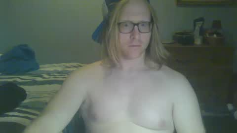 Snapshot of gnger31foru chatting on 12/20/24, 01:47 Steven Meadow online show from 12/20/24, 01:47