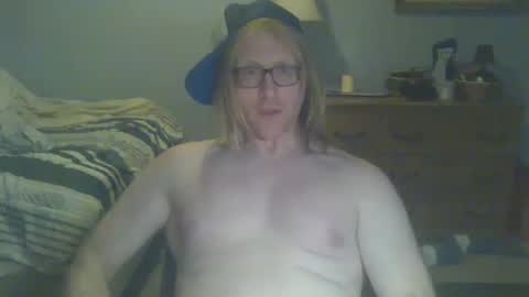 Snapshot of gnger31foru chatting on 12/21/24, 02:09 Steven Meadow online show from 12/21/24, 02:09