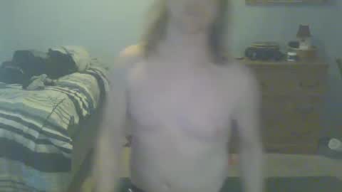 Snapshot of gnger31foru chatting on 01/22/25, 03:51 Steven Meadow online show from 01/22/25, 03:51