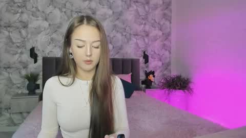 Lina online show from 11/09/25, 02:21