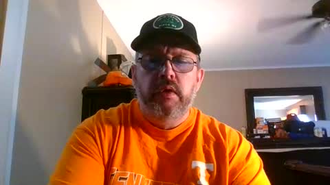 Snapshot of gobey33 chatting on 09/29/25, 04:34 IDKIDCIDGAF online show from 09/29/25, 04:34