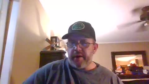 Snapshot of gobey33 chatting on 10/04/25, 05:16 IDKIDCIDGAF online show from 10/04/25, 05:16