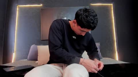 Snapshot of god_of_olympus1 chatting on 12/09/24, 03:44 steven online show from 12/09/24, 03:44