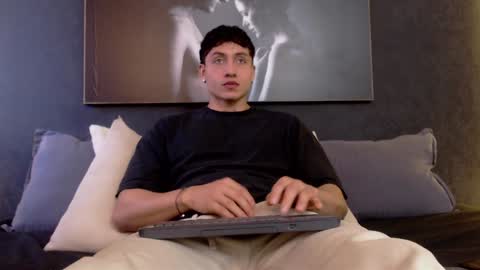 Snapshot of god_of_olympus1 chatting on 12/19/24, 01:51 steven online show from 12/19/24, 01:51