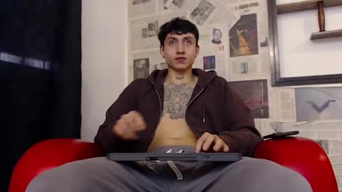 Snapshot of god_of_olympus1 chatting on 11/22/25, 12:26 steven online show from 11/22/25, 12:26