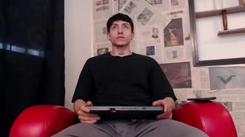 Snapshot of god_of_olympus1 chatting on 11/25/25, 02:28 steven online show from 11/25/25, 02:28