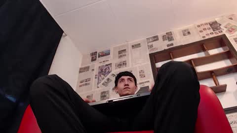 Snapshot of god_of_olympus1 chatting on 12/04/25, 01:20 steven online show from 12/04/25, 01:20