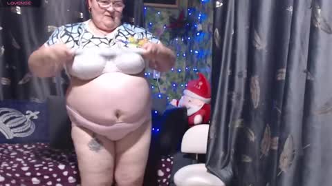 Snapshot of goddess57 chatting on 01/01/25, 12:44 Goddess online show from 01/01/25, 12:44