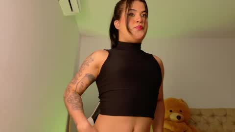 Snapshot of goddess_ariluz chatting on 04/01/26, 03:42 Ariluz online show from 04/01/26, 03:42
