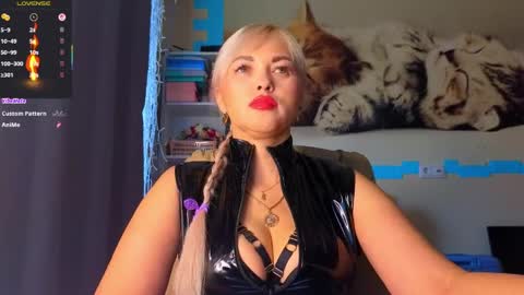 Snapshot of goddess_isabella11 chatting on 04/12/26, 03:11 Mrs. Isabella online show from 04/12/26, 03:11