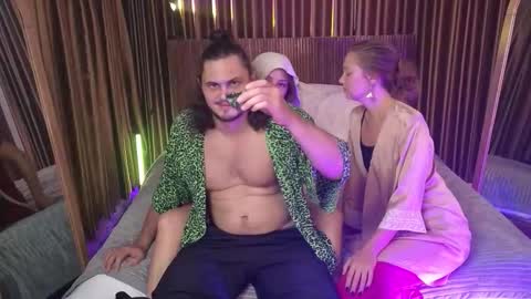   330 UTC2 girls   online show from 11/13/25, 03:16