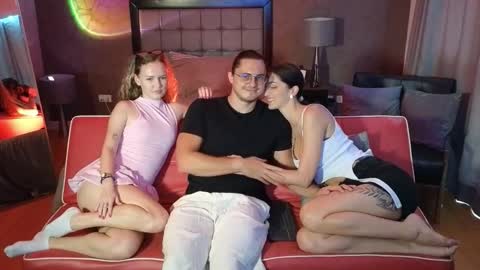   330 UTC2 girls   online show from 12/17/25, 04:51