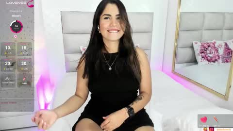 Mia online show from 11/14/25, 03:49