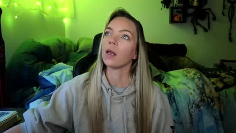 Patricia Mars           Goddess of Mars twitter thegoddessmindy online show from 01/02/25, 12:46