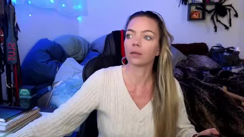 Patricia Mars           Goddess of Mars twitter thegoddessmindy online show from 01/09/25, 03:34