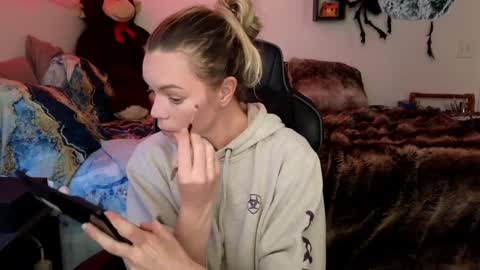 Patricia Mars           Goddess of Mars twitter thegoddessmindy online show from 01/28/25, 02:53