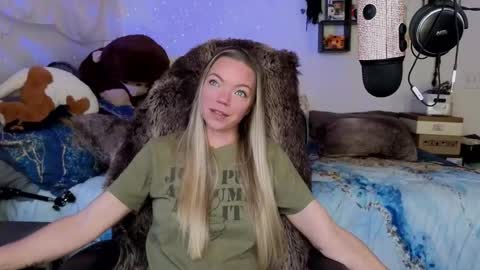 Patricia Mars           Goddess of Mars twitter thegoddessmindy online show from 11/18/25, 04:22