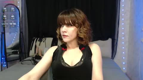 Snapshot of goddess_orsa chatting on 02/17/25, 03:53 Orsa online show from 02/17/25, 03:53