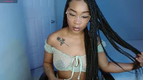 Snapshot of goddess_val chatting on 11/09/25, 10:13 Valentina online show from 11/09/25, 10:13