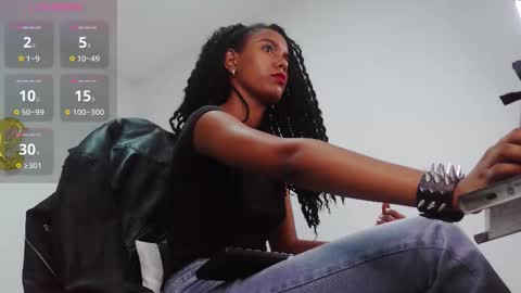 Snapshot of goddess_valen chatting on 10/14/25, 05:36 goddess_valen online show from 10/14/25, 05:36